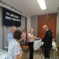 biesiada przy szachach w DPS Ostrów Wielkopolski.